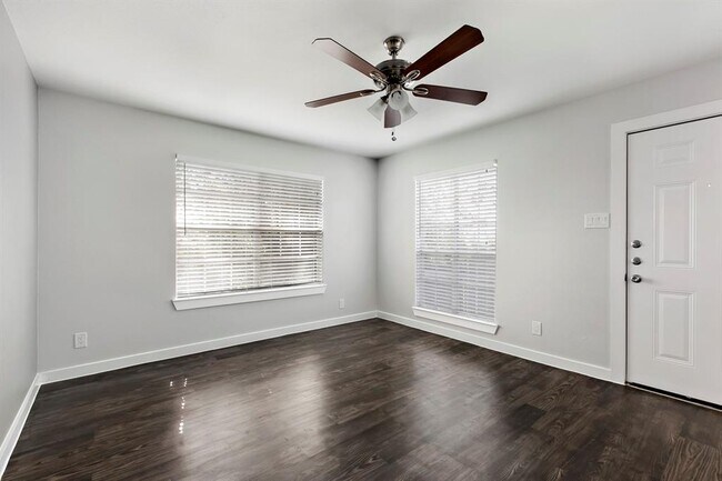 Building Photo - 6205 Hyside Dr