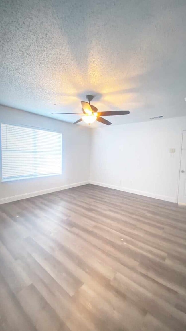 Building Photo - 201 Yosemite Dr