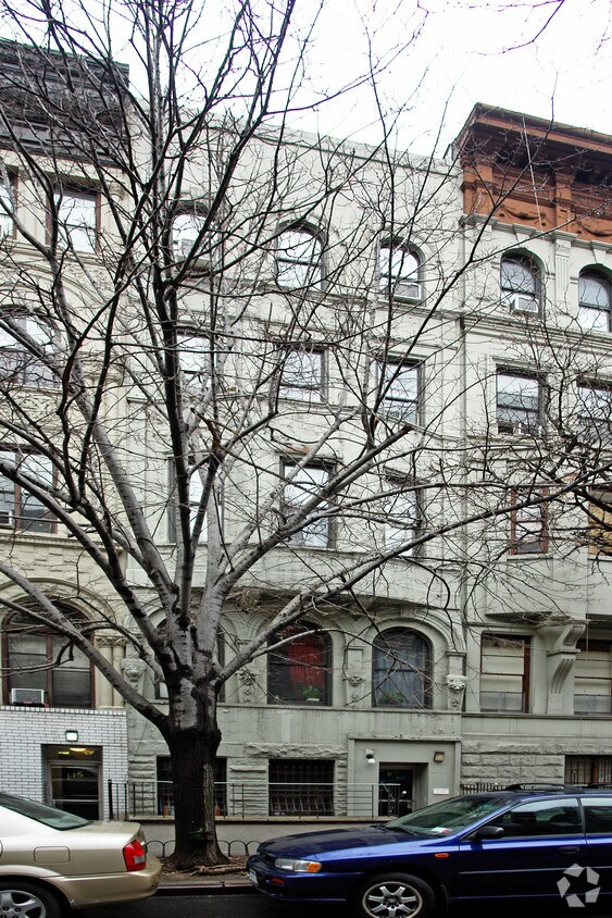 Foto del edificio - 143 W 75th St