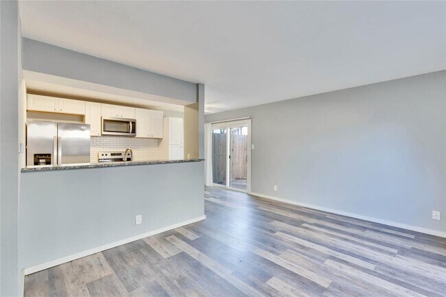 Building Photo - 5808 Wellington Dr