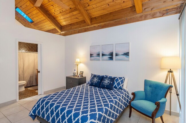 Foto del edificio - 497 N University Dr