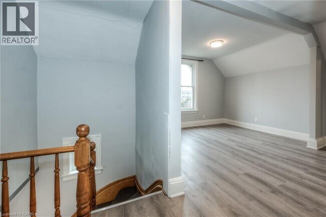 Photo du bâtiment - 313 Wellington St N