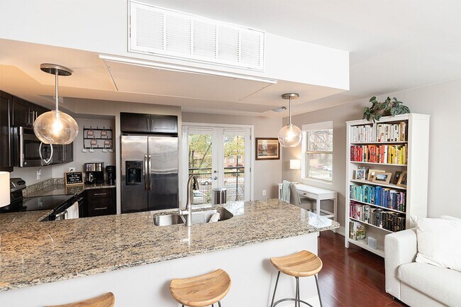 Building Photo - Beautiful One Bed Condo with Updated Bath ...