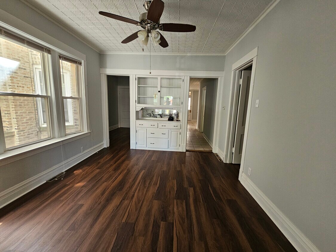 Primary Photo - 1444 N Avers Ave