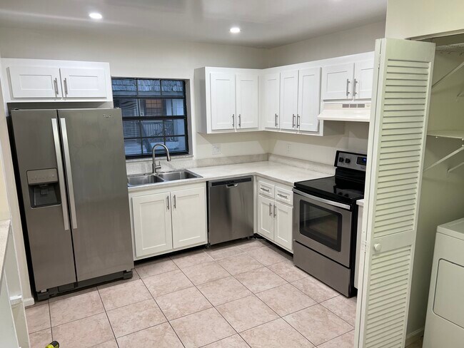 Foto del edificio - 3673 NW 94th Ave