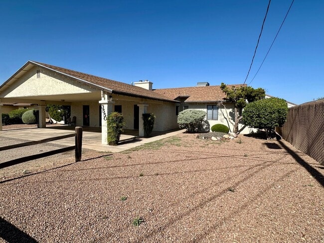 Building Photo - Cute 2 bedroom, 2 bathroom home with firep...