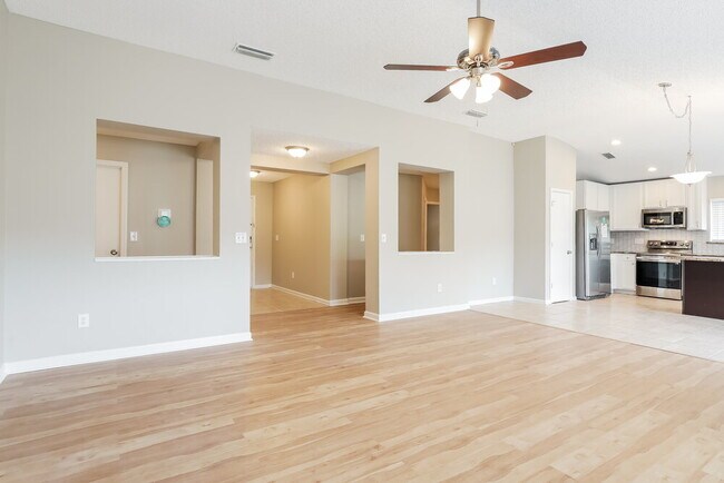 Foto del edificio - 1445 Heather Ct