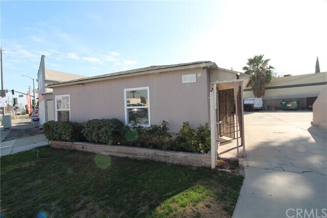 Primary Photo - 4986 Southern Ave