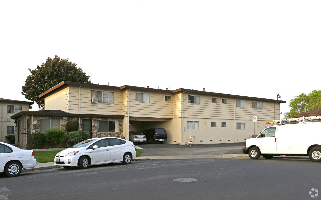 Building Photo - 3322 Clair Ct