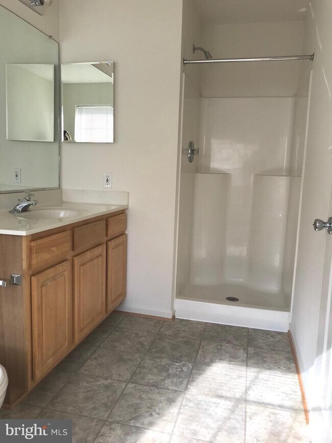 Foto del edificio - 111 Merrill Ct