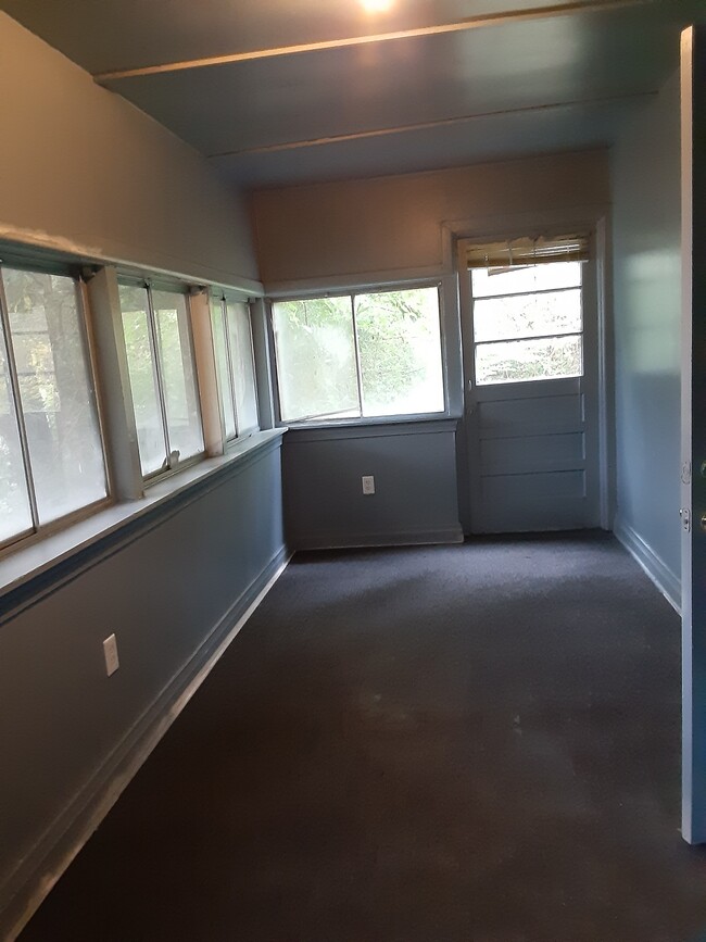 Sunroom or Den - 20503 Southlawn Ave