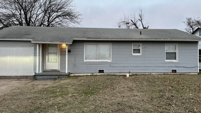 Building Photo - 3408 Woodside Dr