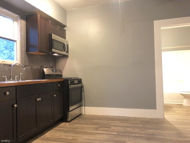 Building Photo - 1 br, 1 bath  - 827 W Rosewood Ave Apt 1