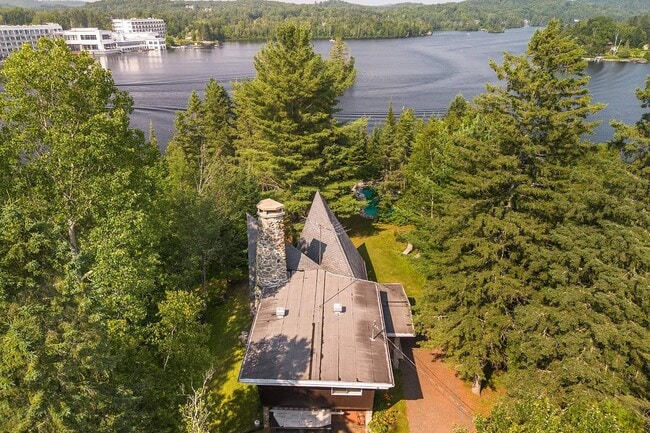 Building Photo - 8 Pl. d'Artois