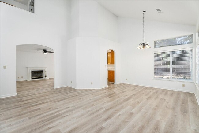 Building Photo - Beautiful Home in Antelope for Rent!