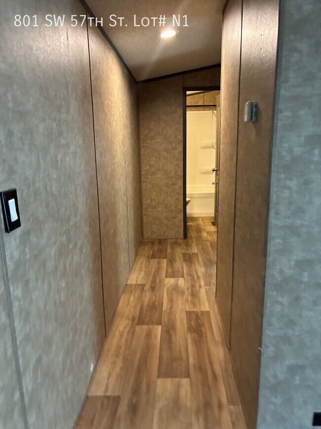 Foto del edificio - 801 SW 57th St