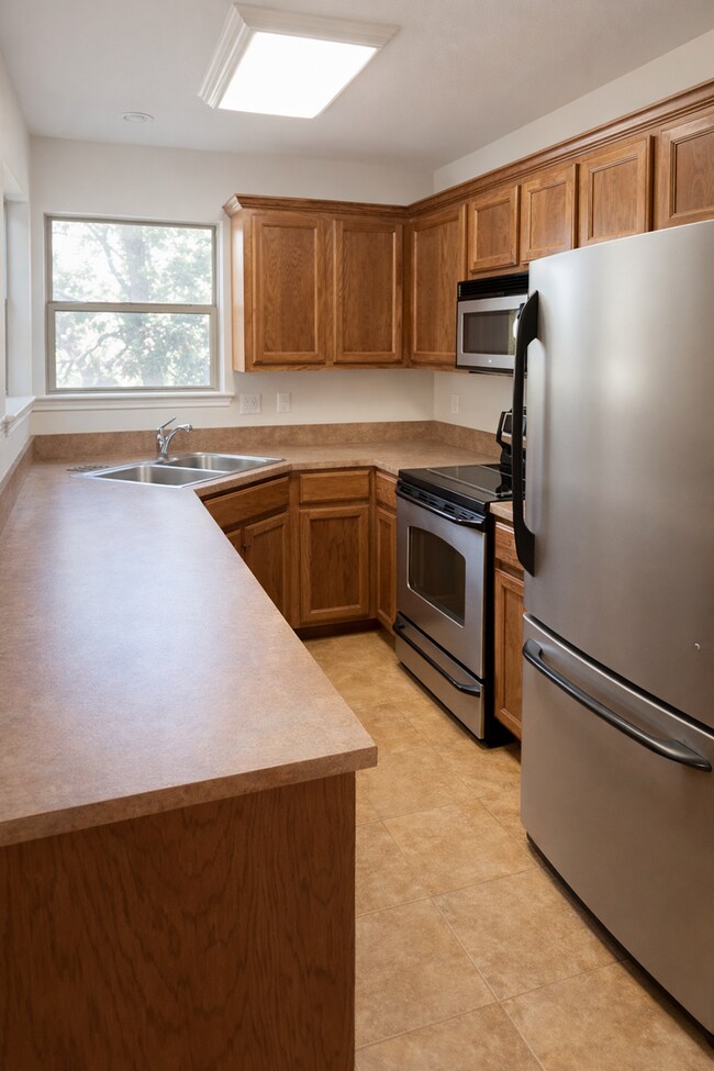 Foto del edificio - NEW ON MARKET !!