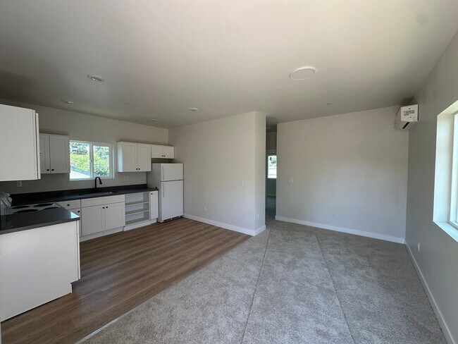 Building Photo - BRAND NEW 2 Bedroom upstairs apartment in ...