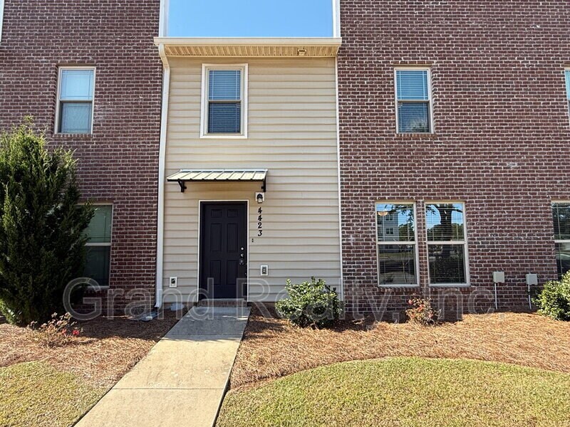 Foto principal - 4423 Village Oak Ln