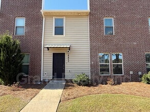 Building Photo - 4423 Village Oak Ln