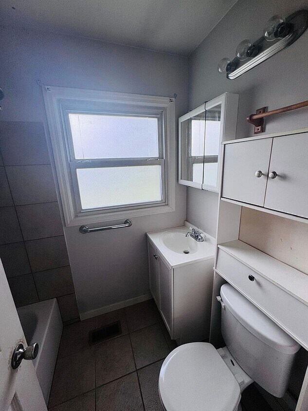 Primary Photo - 12 Ember Ln