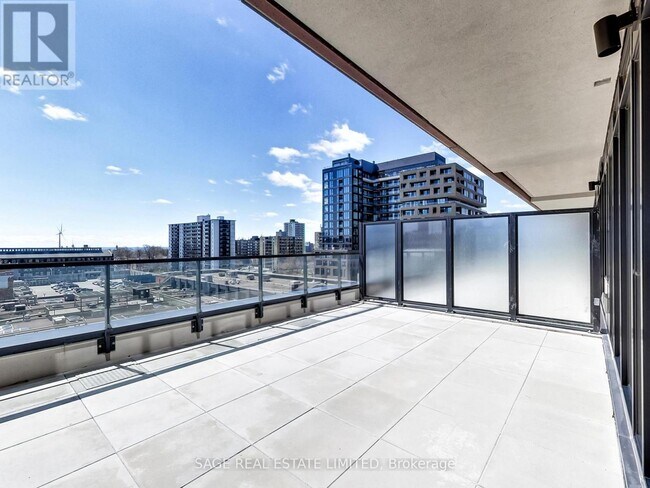 Building Photo - 285-285 Dufferin St