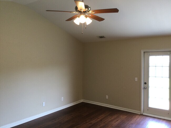 Foto del edificio - 25 Twin Oaks Pl