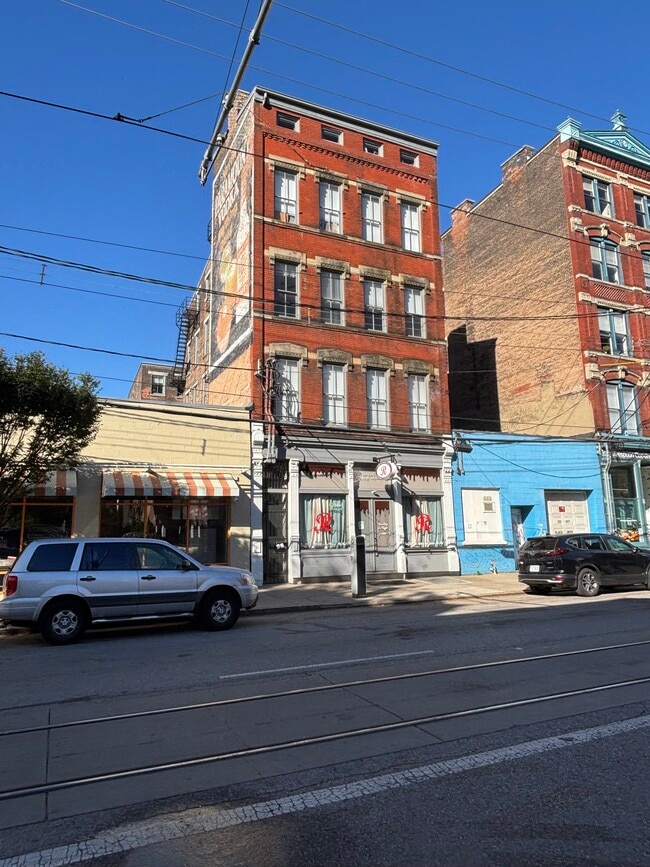 Building Photo - 1725 Elm St