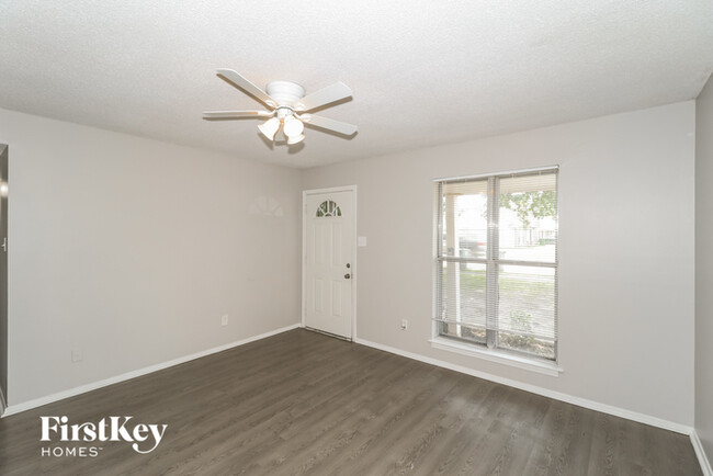 Building Photo - 2722 Van Leer Dr