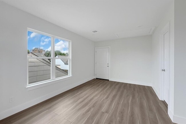 Building Photo - 5621 Eskridge St