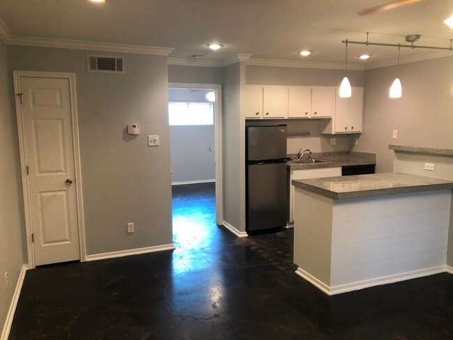Building Photo - 1 br, 1 bath House - 2514 Thornton Rd. #12