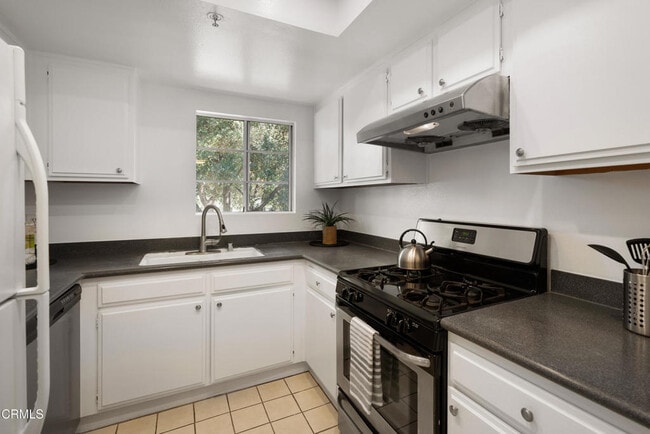 Foto del edificio - 449 N Catalina Ave