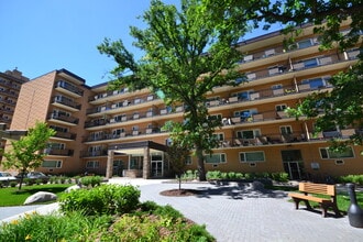 Building Photo - Wilmot Park Plaza