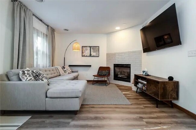 Foto del edificio - 6011 South Ct