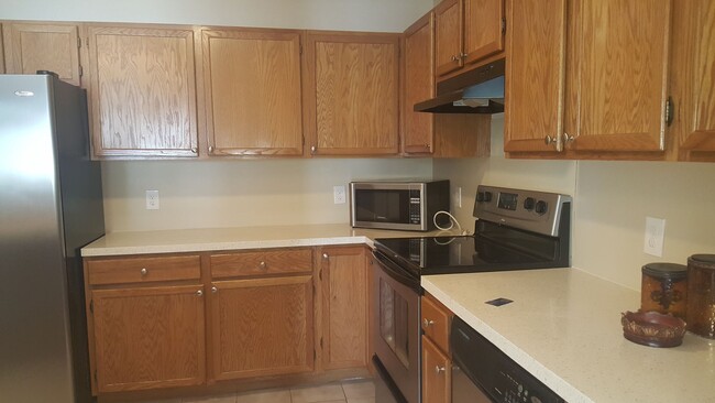 Foto del edificio - Charming 2 Bedroom Townhome for Rent in Ch...