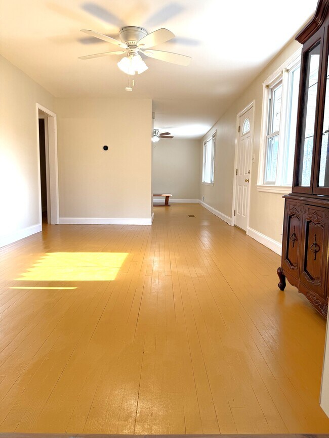 Building Photo - 9942 Frederick Rd