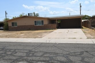 Building Photo - 3165 W Altadena Ave