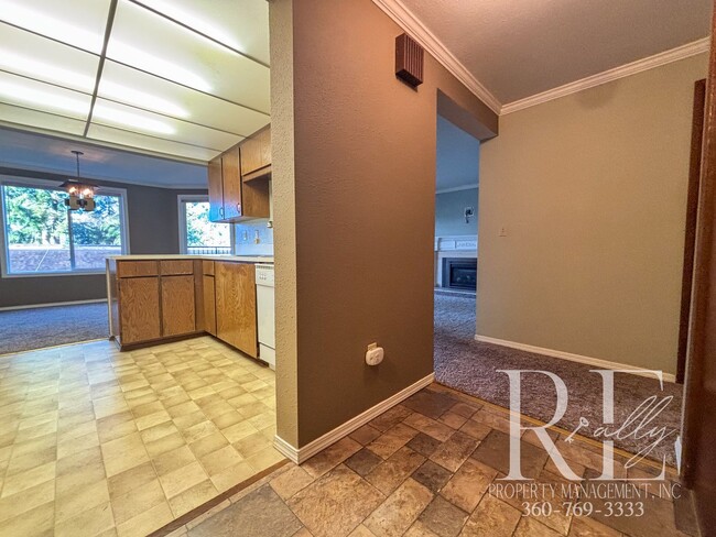 Building Photo - Charming 2-Bedroom, 1-Bath Apartment with ...