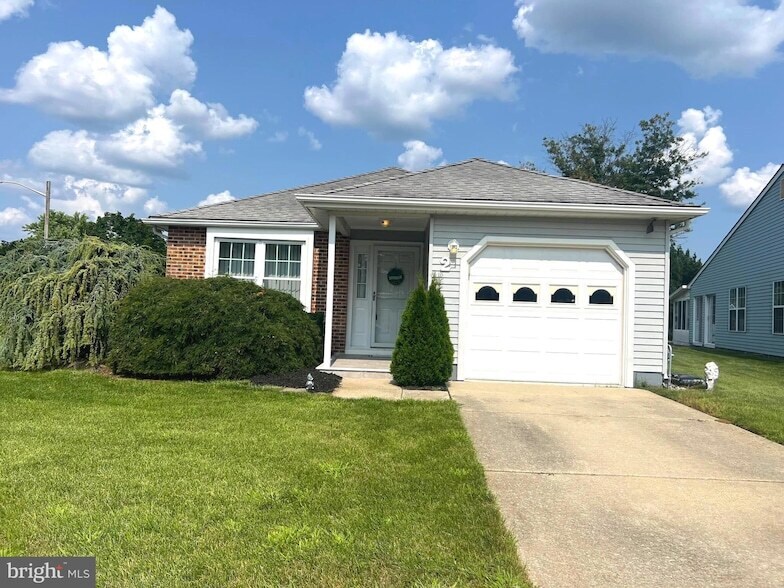 Foto principal - 2 Warner Ct