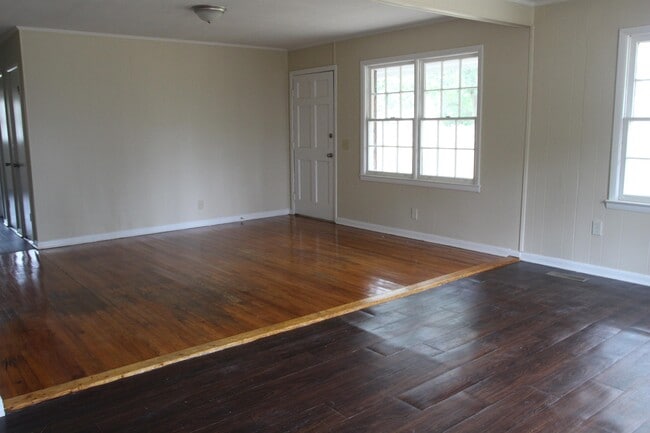 Foto del edificio - 135 Miller St NW