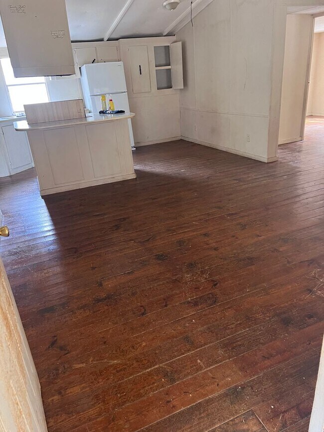 Foto del edificio - 3 Bedroom Home -ALL UTILITIES INCLUDED!