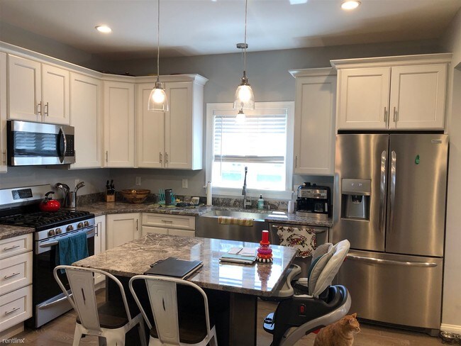 Building Photo - 2 br, 2 bath  - 35 Pope St Apt 1