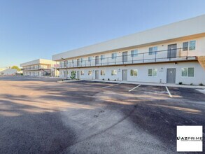 Building Photo - 2121 W Adams St