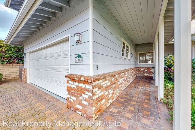 Building Photo - 4 br, 3.5 bath House - 416 S La Esperanza