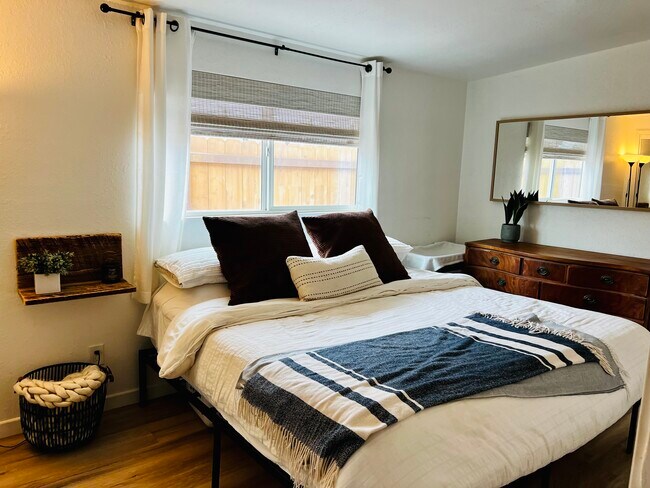 Foto del edificio - 719 Holly Ave