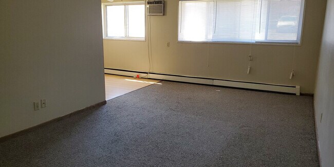 Foto del edificio - 2112 E. Divide Ave.; Bismarck, ND 58501