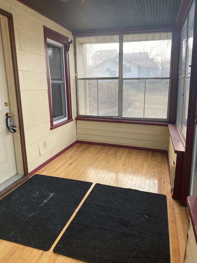 6 bedroom 3 bathroom near Concordia! Avail... House Rental in Saint