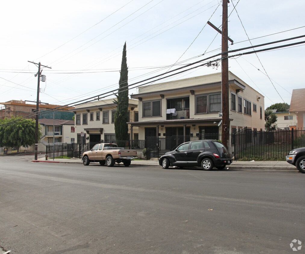 Foto del edificio - 323-329 S Burlington Ave