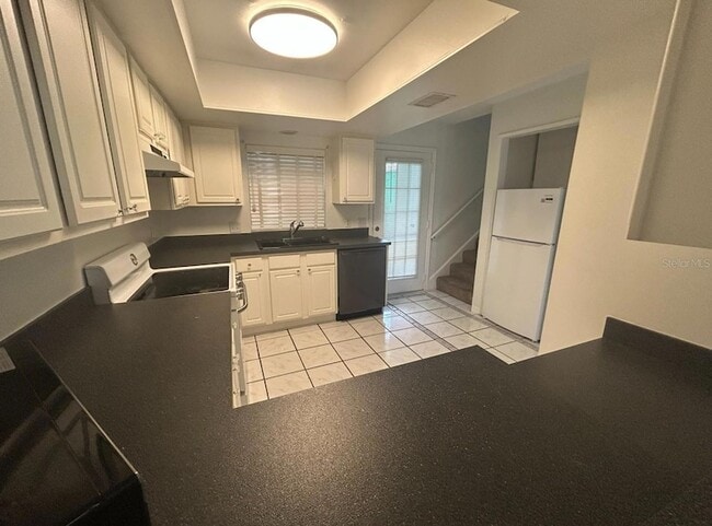 Building Photo - 106 S Primrose Dr