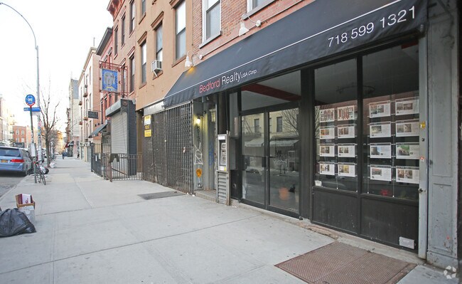 Building Photo - 307 Bedford Ave